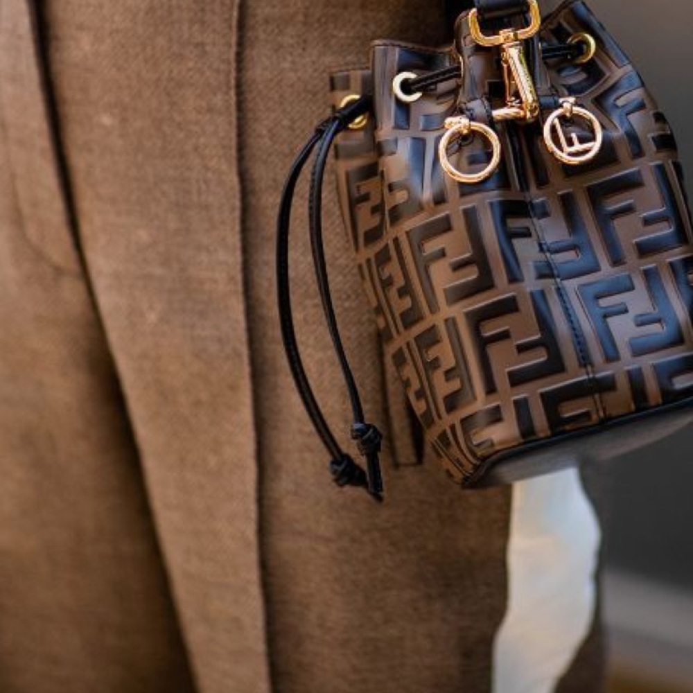 Meet your Posher, Ikelia